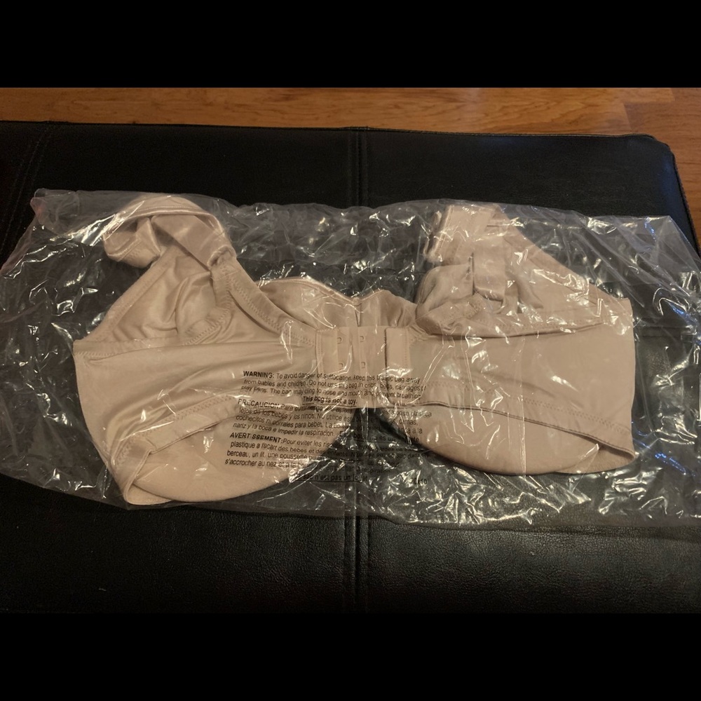 *NWT* Olga 38 DDD nude bra with underwire